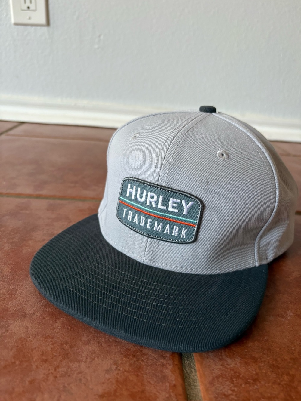 Hurley Two-Tone Patch Snapback Hat in Light Gray and Dark Green